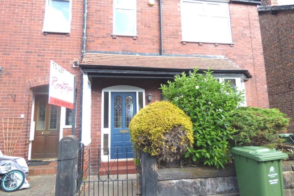 3 bed Mid Terraced House for rent in Hale. From Rooftops Letting & Management Ltd - Wilmslow