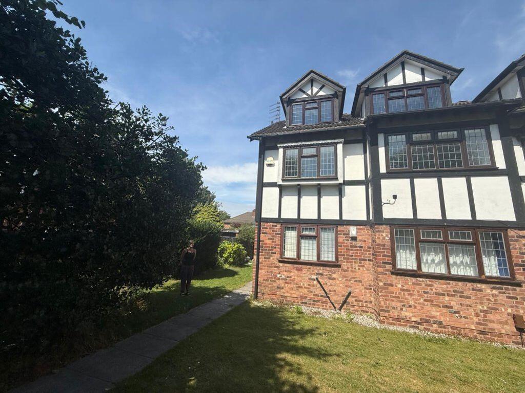 4 bed Mid Terraced House for rent in Altrincham. From Rooftops Letting & Management Ltd - Wilmslow 4 bed Mid Terraced House for rent in Altrincham. From Rooftops Letting & Management Ltd - Wilmslow