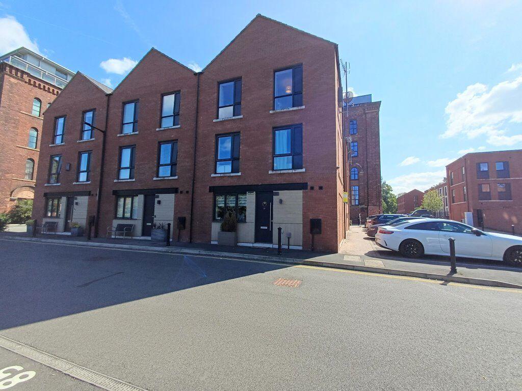 3 bed Town House for rent in Stockport. From Rooftops Letting & Management Ltd - Wilmslow 3 bed Town House for rent in Stockport. From Rooftops Letting & Management Ltd - Wilmslow