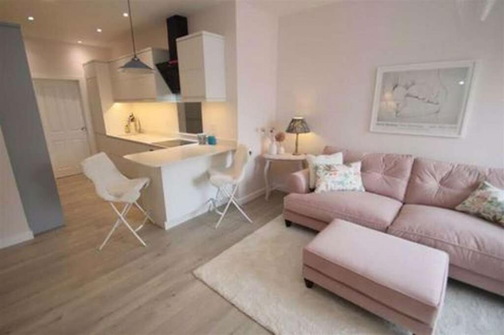 1 bed Apartment for rent in Alderley Edge. From Rooftops Letting & Management Ltd - Wilmslow