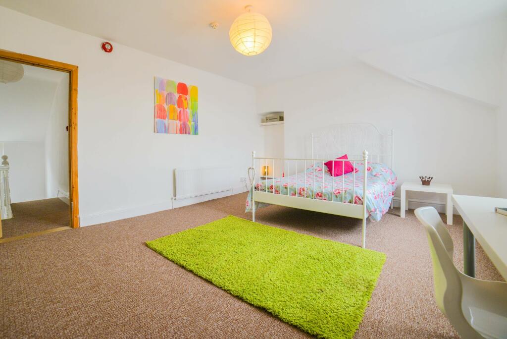 6 bed Detached for rent in Swansea. From The Living Room Letting Agency - Cardiff 6 bed Detached for rent in Swansea. From The Living Room Letting Agency - Cardiff