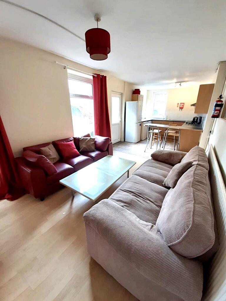 5 bed Detached for rent in Swansea. From The Living Room Letting Agency - Cardiff