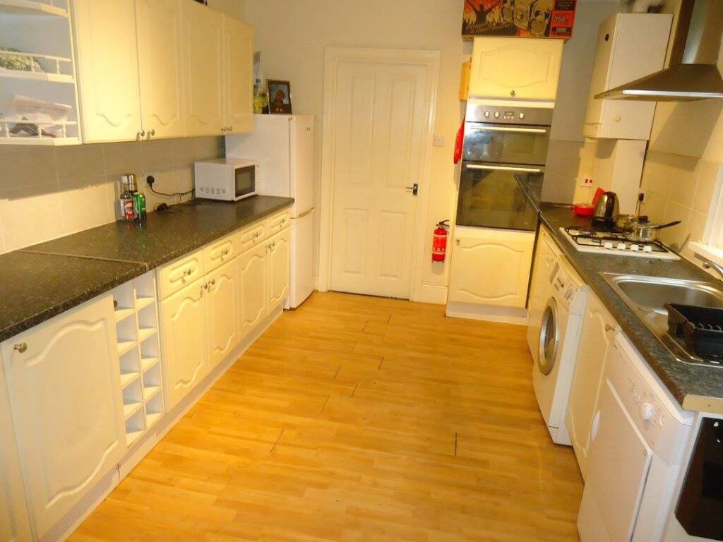 5 bed Detached for rent in Cardiff. From The Living Room Letting Agency - Cardiff