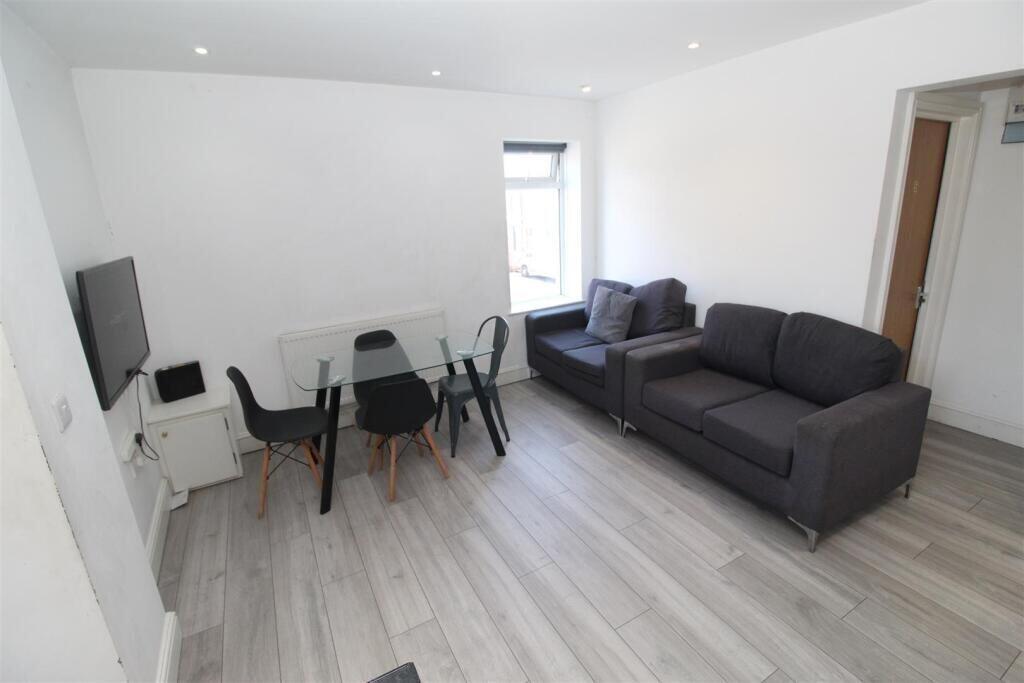 3 bed 1st Floor Flat for rent in Cardiff. From The Living Room Letting Agency - Cardiff
