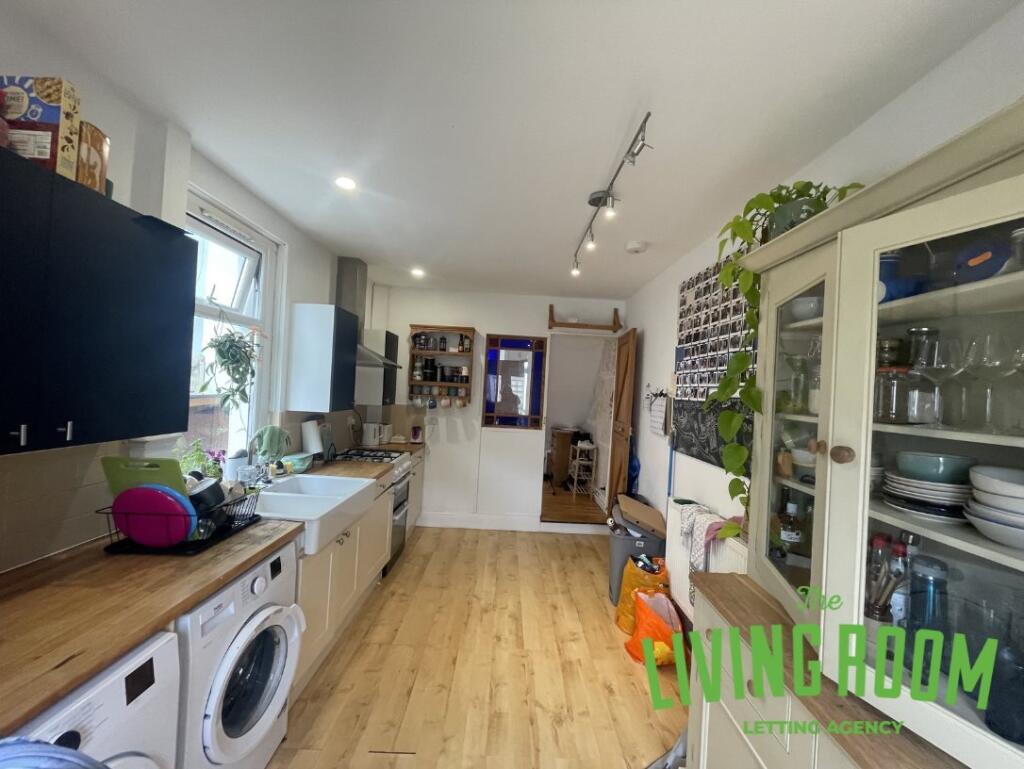 3 bed Detached for rent in Cardiff. From The Living Room Letting Agency - Cardiff 3 bed Detached for rent in Cardiff. From The Living Room Letting Agency - Cardiff