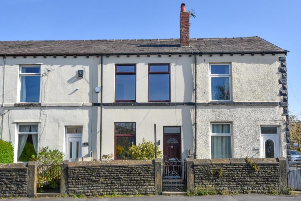 3 bed Mid Terraced House for rent in Longshaw. From Sapphire Homes - Wigan