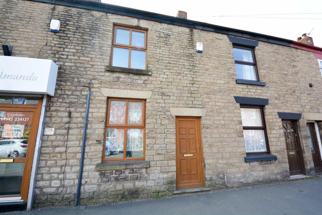 2 bed Mid Terraced House for rent in Longshaw. From Sapphire Homes - Wigan