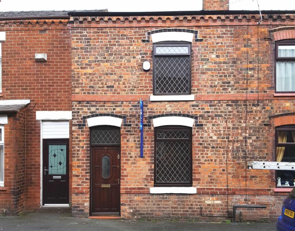 2 bed Mid Terraced House for rent in Crooke. From Sapphire Homes - Wigan