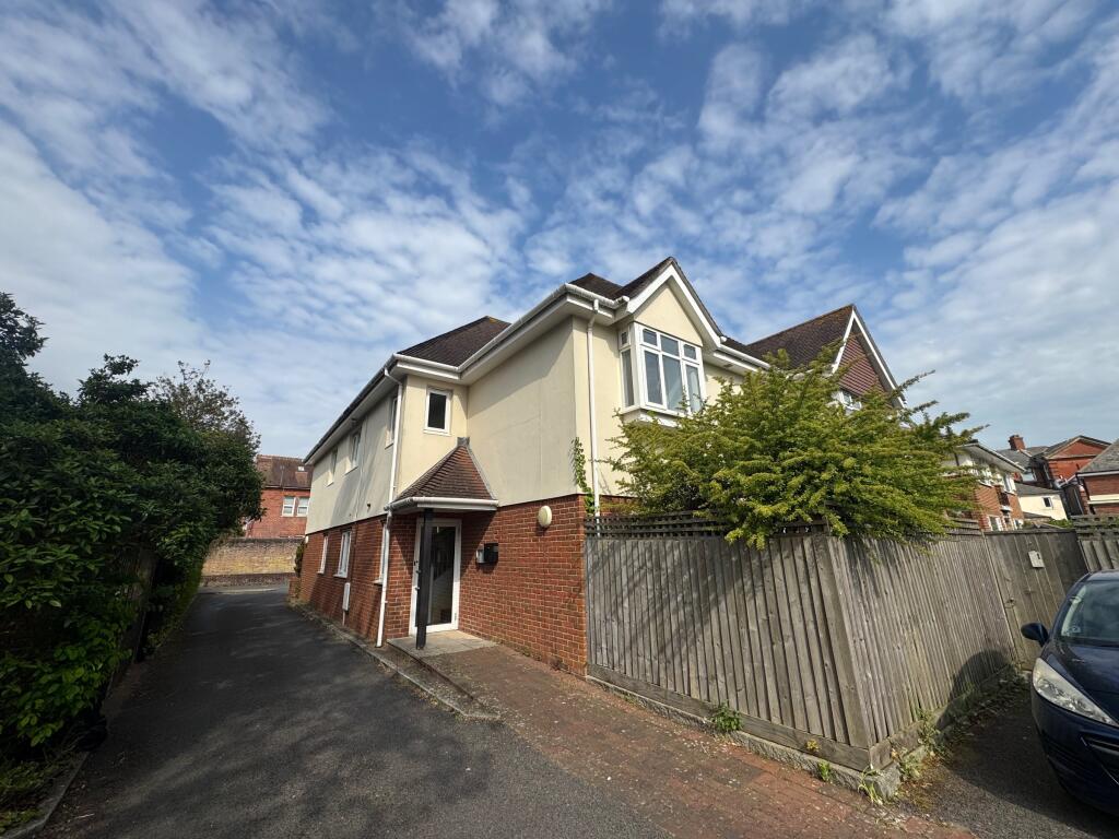 2 bed Apartment for rent in Bournemouth. From Wren Lettings - Bournemouth