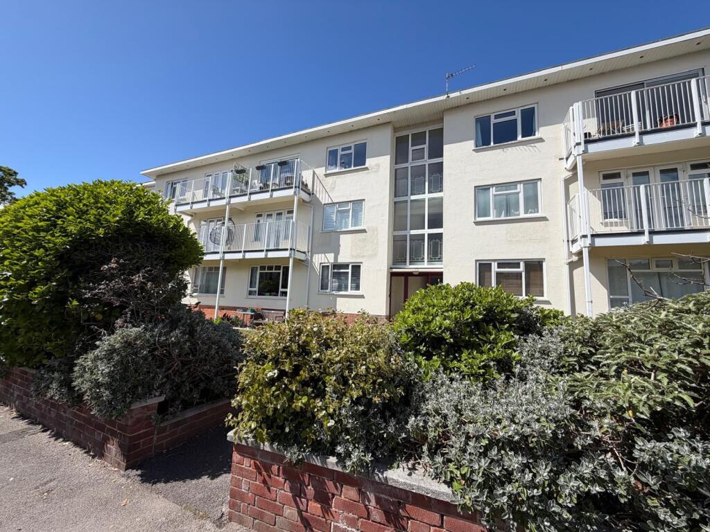 2 bed 1st Floor Flat for rent in Winkton. From Wren Lettings - Bournemouth 2 bed 1st Floor Flat for rent in Winkton. From Wren Lettings - Bournemouth