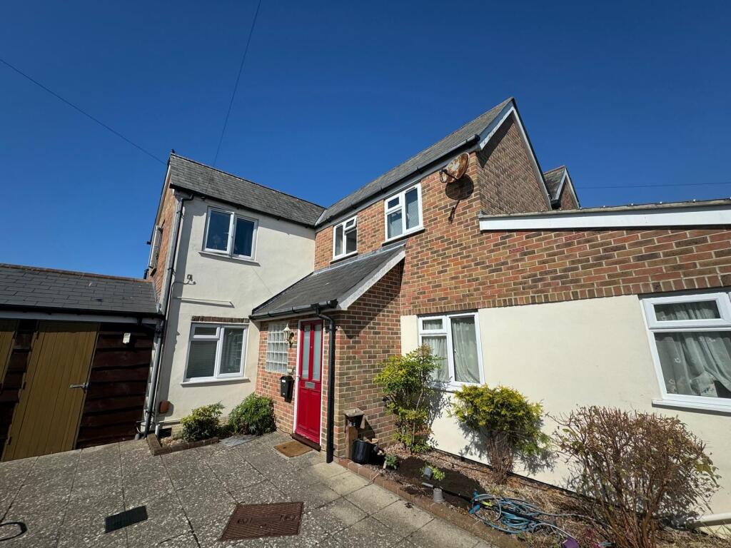 2 bed 1st Floor Flat for rent in Hurn. From Wren Lettings - Bournemouth 2 bed 1st Floor Flat for rent in Hurn. From Wren Lettings - Bournemouth