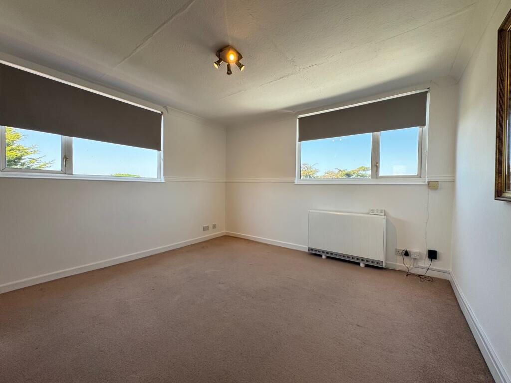 4 bed 1st Floor Flat for rent in Winkton. From Wren Lettings - Bournemouth 4 bed 1st Floor Flat for rent in Winkton. From Wren Lettings - Bournemouth