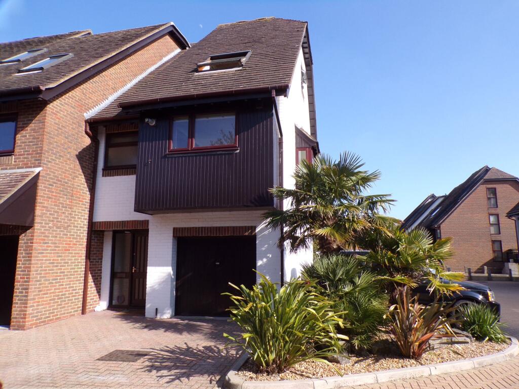 4 bed End of Terrace for rent in Winkton. From Wren Lettings - Bournemouth