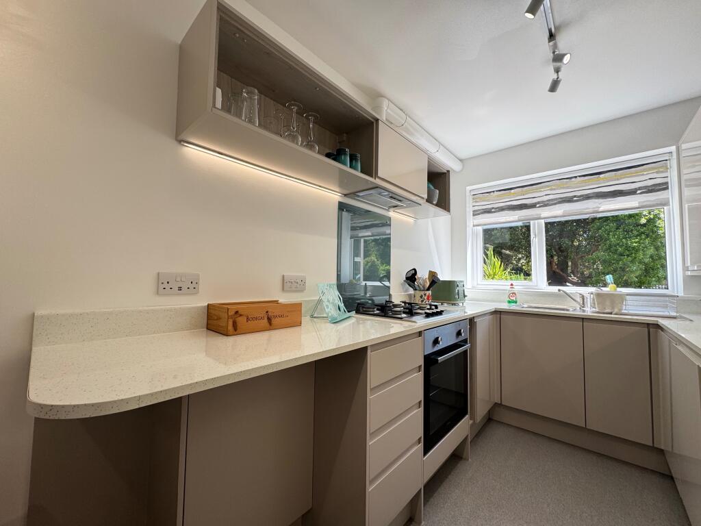 2 bed 1st Floor Flat for rent in Bournemouth. From Wren Lettings - Bournemouth
