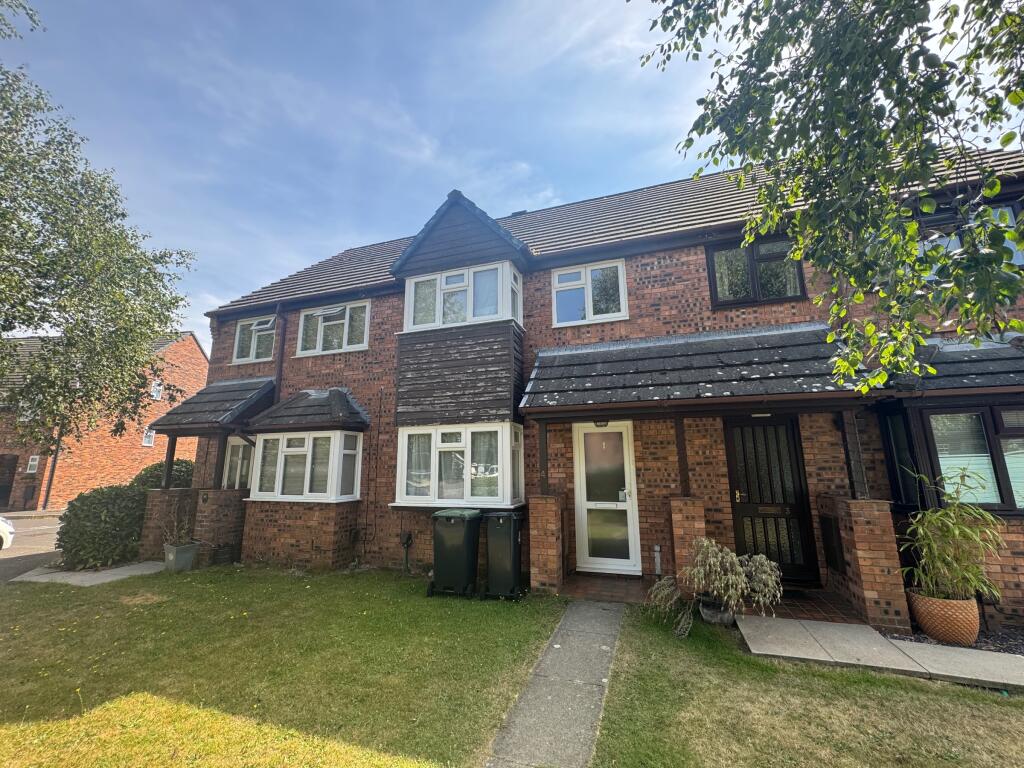 3 bed Mid Terraced House for rent in Winkton. From Wren Lettings - Bournemouth