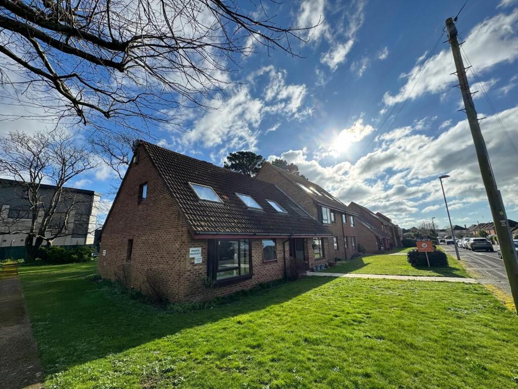 1 bed 1st Floor Flat for rent in Winkton. From Wren Lettings - Bournemouth 1 bed 1st Floor Flat for rent in Winkton. From Wren Lettings - Bournemouth