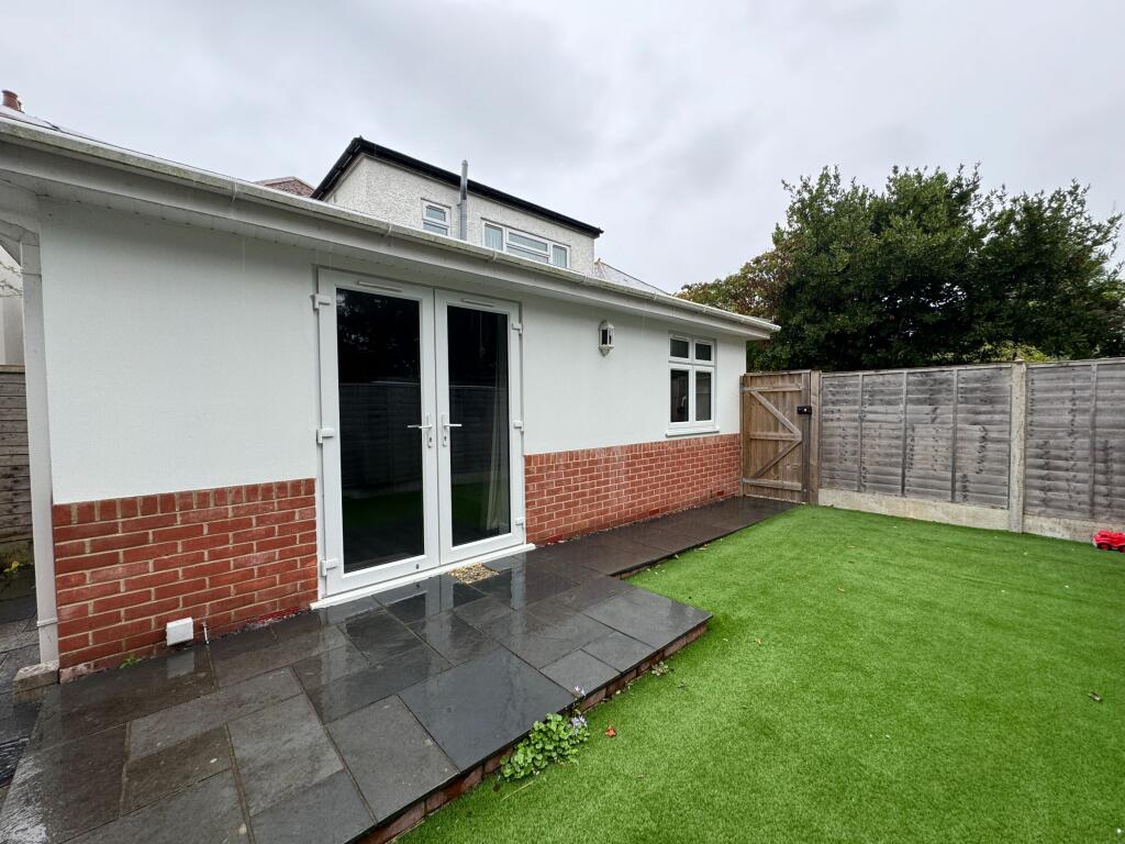 2 bed House (unspecified) for rent in Winkton. From Wren Lettings - Bournemouth 2 bed House (unspecified) for rent in Winkton. From Wren Lettings - Bournemouth