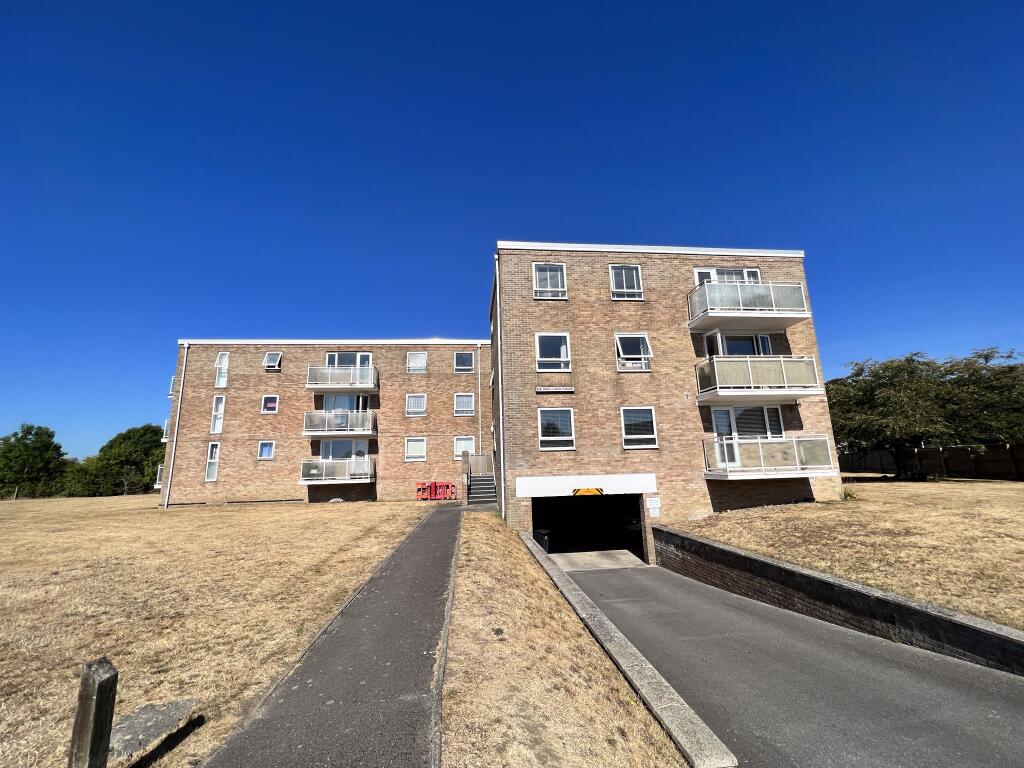 2 bed 1st Floor Flat for rent in Winkton. From Wren Lettings - Bournemouth