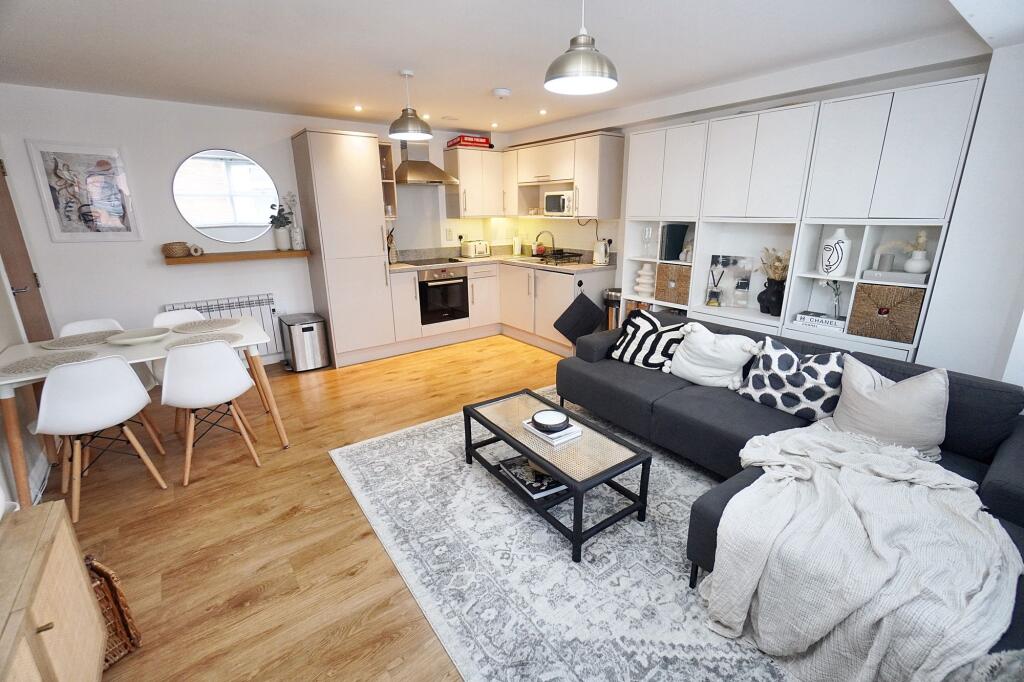 2 bed 1st Floor Flat for rent in High Wycombe. From Wye Residential - High Wycombe