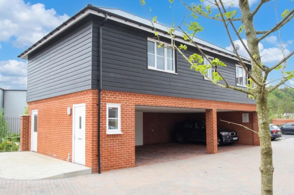 2 bed 1st Floor Flat for rent in High Wycombe. From Wye Residential - High Wycombe