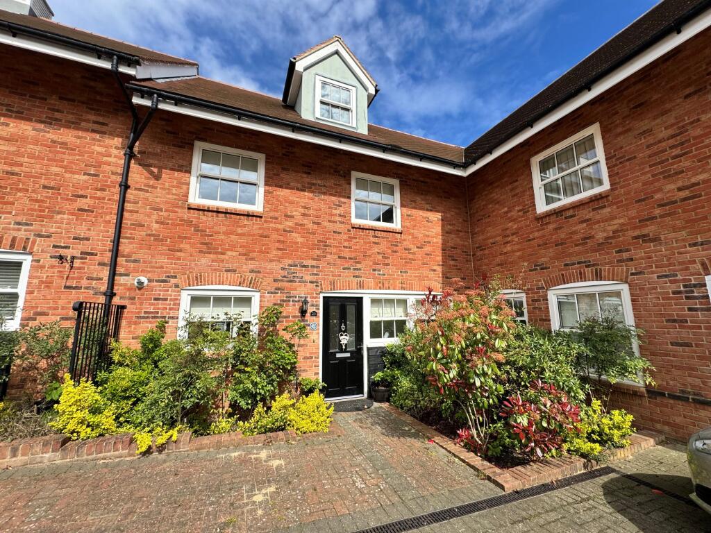 3 bed Mid Terraced House for rent in High Wycombe. From Wye Residential - High Wycombe