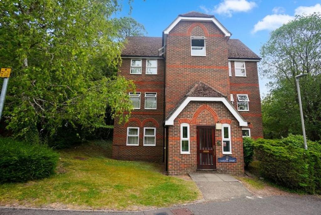2 bed 1st Floor Flat for rent in Downley. From Wye Residential - High Wycombe