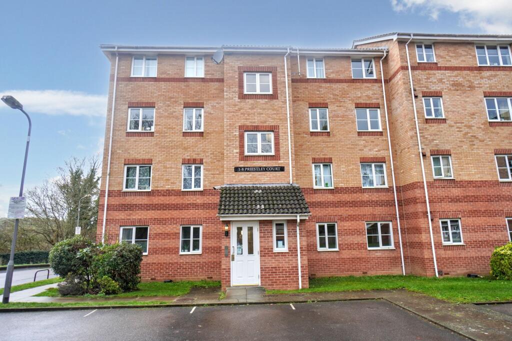2 bed 1st Floor Flat for rent in Downley. From Wye Residential - High Wycombe 2 bed 1st Floor Flat for rent in Downley. From Wye Residential - High Wycombe