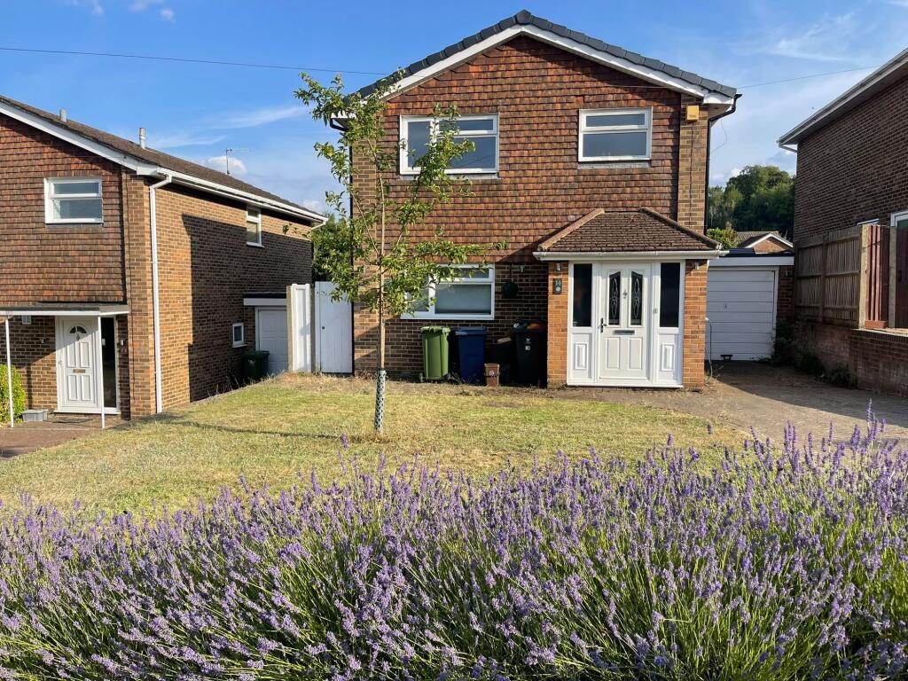 3 bed Detached for rent in High Wycombe. From Wye Residential - High Wycombe