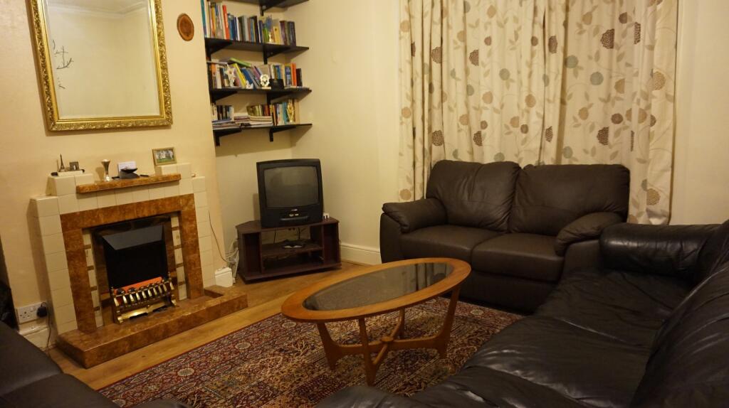3 bed Mid Terraced House for rent in Eltham. From Your City Property - London