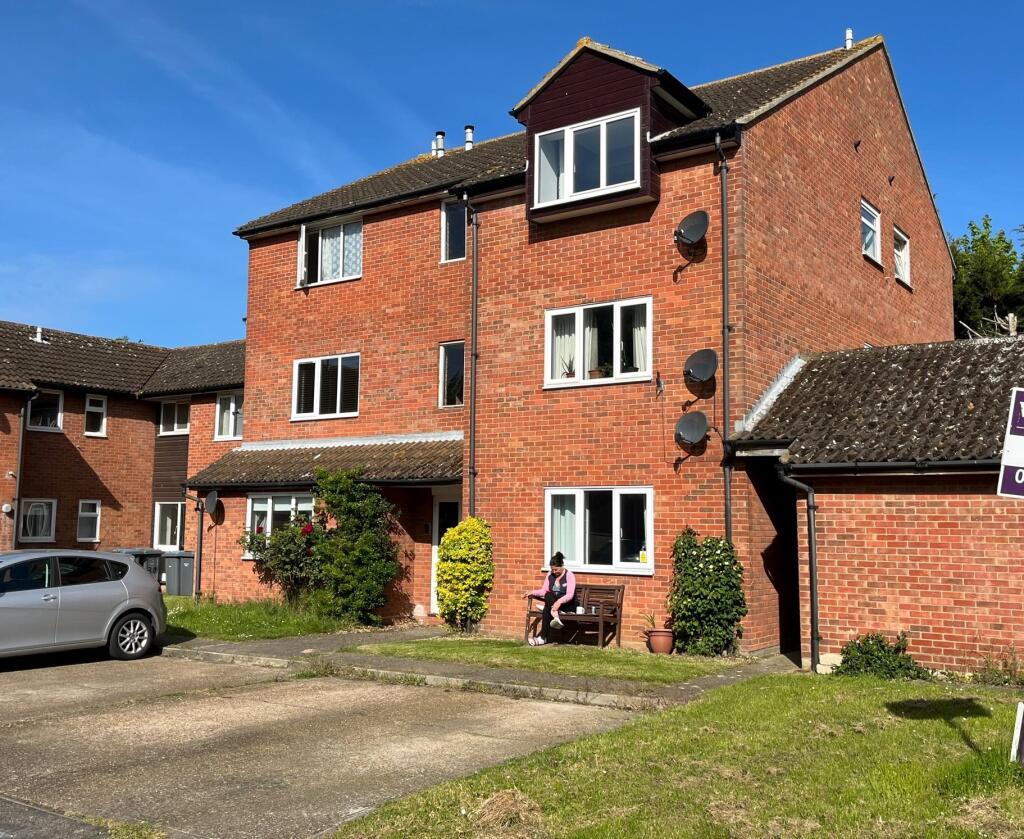2 bed 1st Floor Flat for rent in Trimley St Martin. From Vikings Estate Agents - Felixstowe