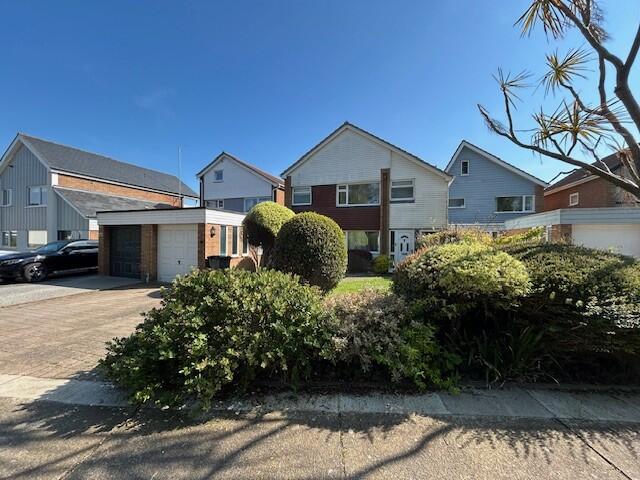 4 bed Detached for rent in Felixstowe. From Vikings Estate Agents - Felixstowe 4 bed Detached for rent in Felixstowe. From Vikings Estate Agents - Felixstowe