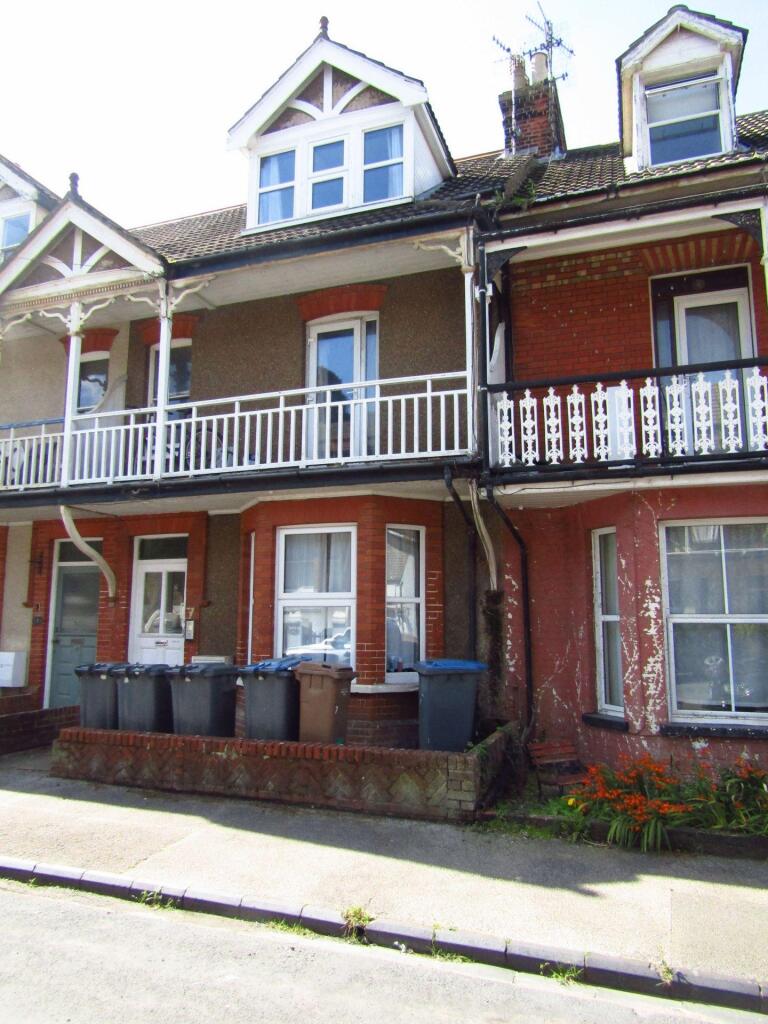 4 bed 1st Floor Flat for rent in Felixstowe. From Vikings Estate Agents - Felixstowe