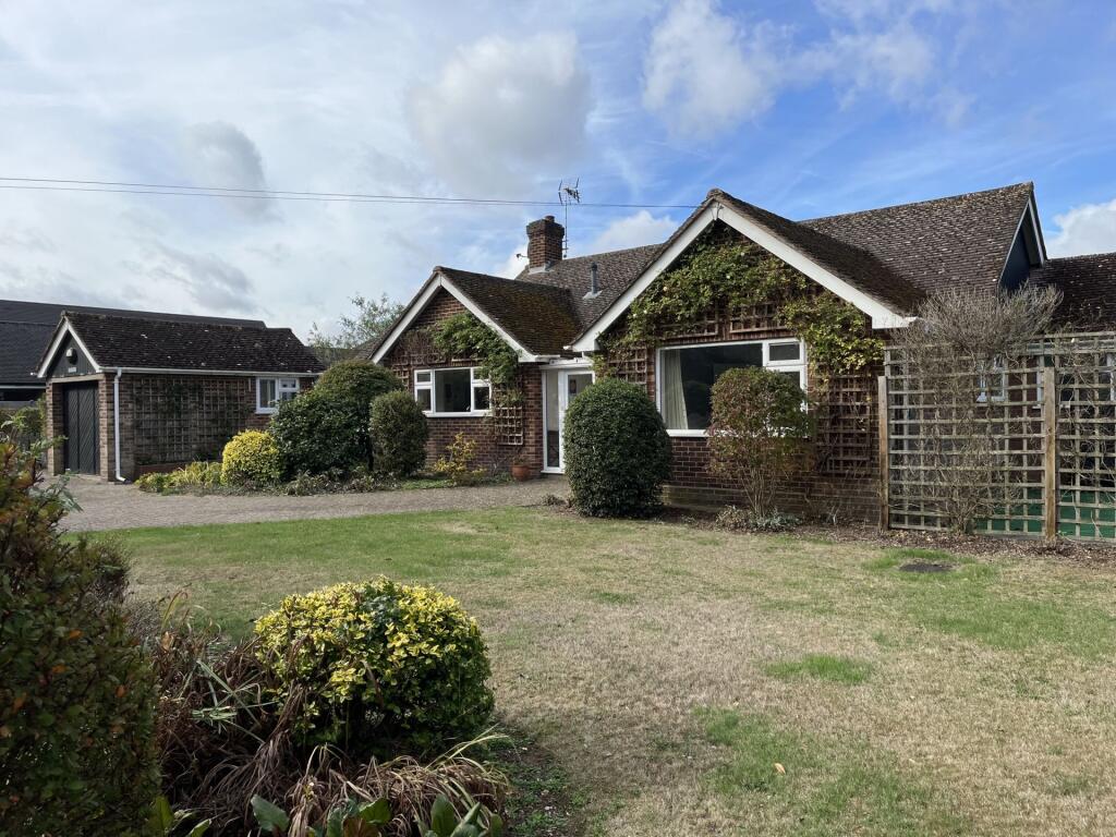 5 bed Bungalow for rent in Nacton. From Vikings Estate Agents - Felixstowe 5 bed Bungalow for rent in Nacton. From Vikings Estate Agents - Felixstowe