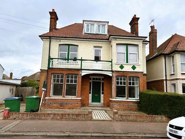 2 bed 1st Floor Flat for rent in Felixstowe. From Vikings Estate Agents - Felixstowe