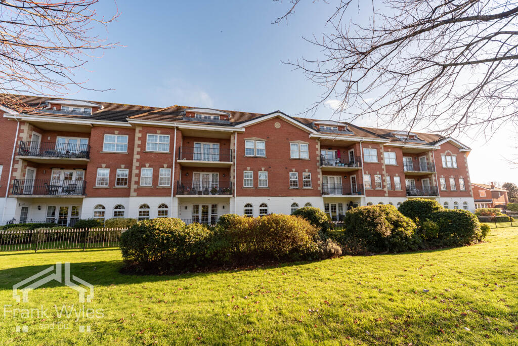 2 bed Penthouse for rent in Lytham St Anne's. From Frank Wyles and Co - Lytham Saint Annes