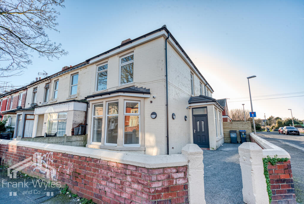 2 bed 1st Floor Flat for rent in Blackpool. From Frank Wyles and Co - Lytham Saint Annes 2 bed 1st Floor Flat for rent in Blackpool. From Frank Wyles and Co - Lytham Saint Annes