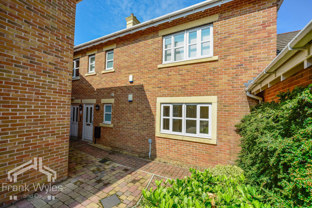 2 bed 1st Floor Flat for rent in Moss Side. From Frank Wyles and Co - Lytham Saint Annes