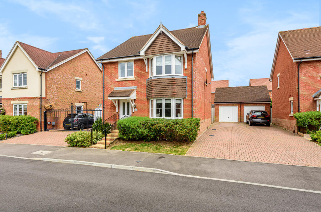 4 bed Detached for rent in Wokingham. From Northwood - Wokingham