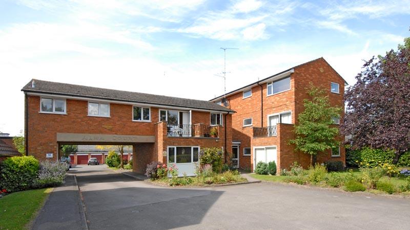 1 bed 1st Floor Flat for rent in Barkham. From Northwood - Wokingham