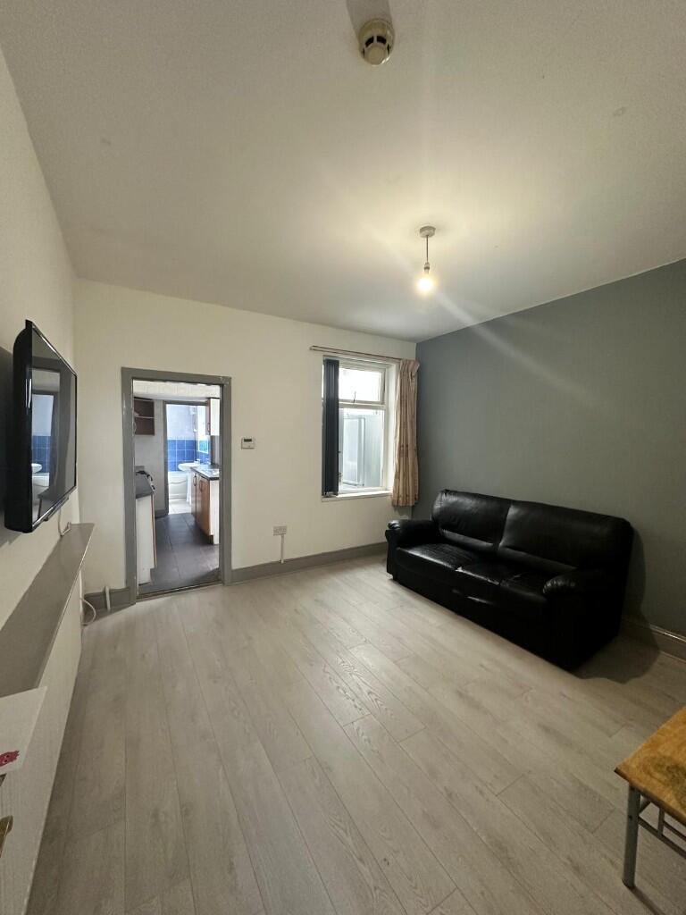 6 bed Mid Terraced House for rent in Birmingham. From Prestige Properties - Birmingham