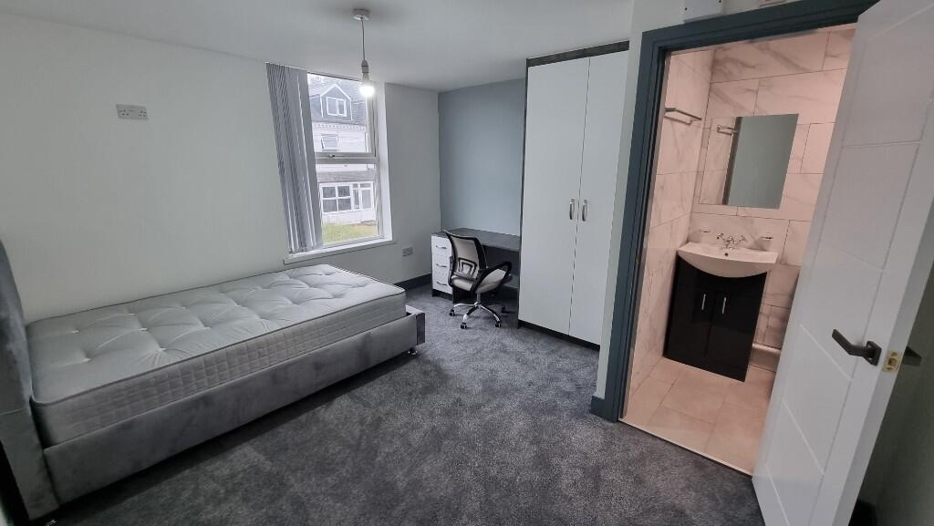 6 bed Mid Terraced House for rent in Birmingham. From Prestige Properties - Birmingham