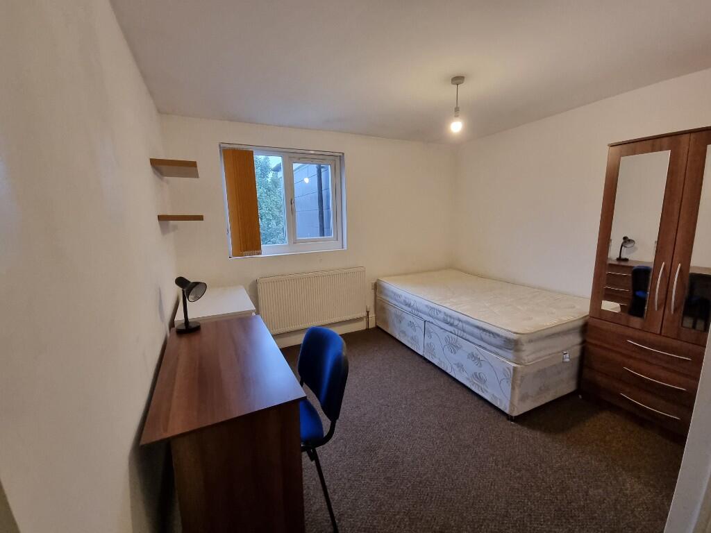 5 bed Semi Detached for rent in Birmingham. From Prestige Properties - Birmingham