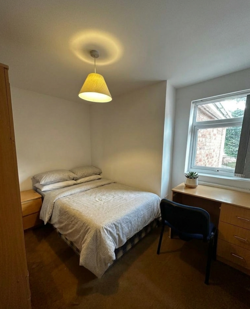 5 bed Mid Terraced House for rent in Birmingham. From Prestige Properties - Birmingham