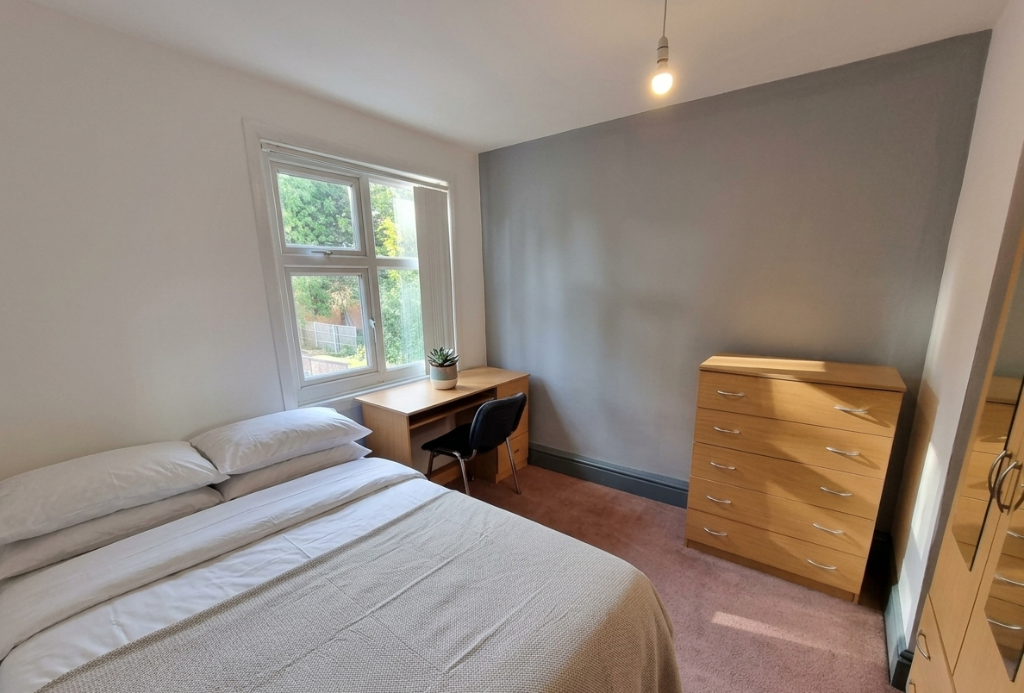 5 bed Mid Terraced House for rent in Birmingham. From Prestige Properties - Birmingham