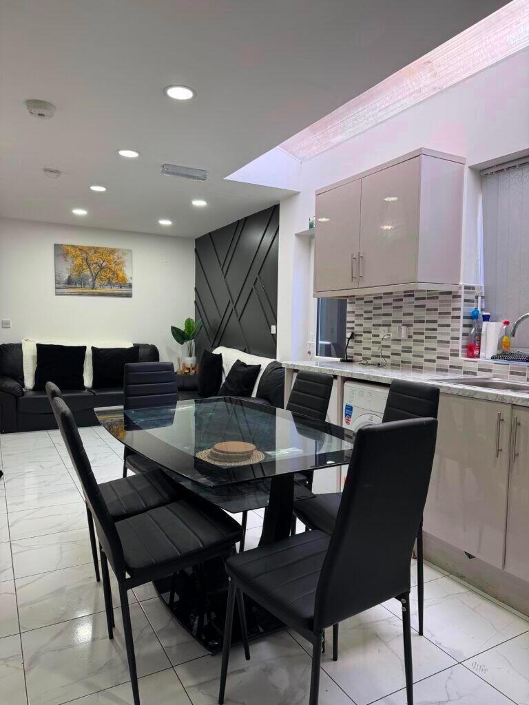 5 bed Semi Detached for rent in Birmingham. From Prestige Properties - Birmingham