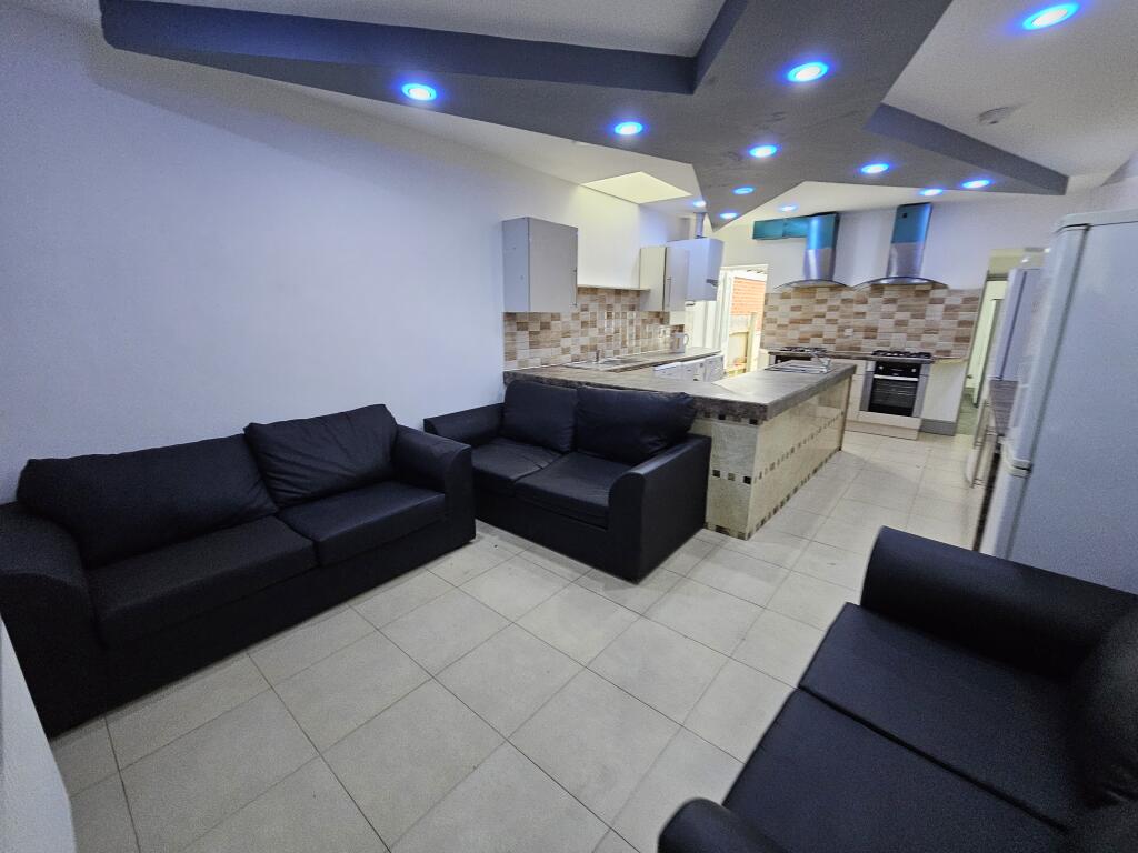 8 bed Mid Terraced House for rent in Birmingham. From Prestige Properties - Birmingham