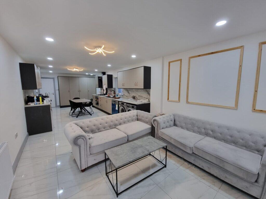 6 bed Mid Terraced House for rent in Birmingham. From Prestige Properties - Birmingham