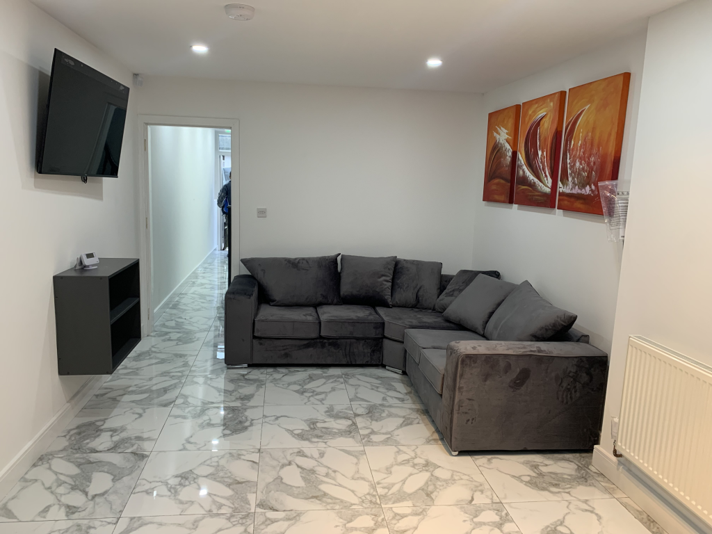5 bed Mid Terraced House for rent in Birmingham. From Prestige Properties - Birmingham