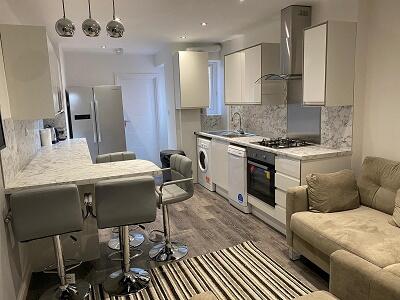 4 bed Mid Terraced House for rent in Birmingham. From Prestige Properties - Birmingham