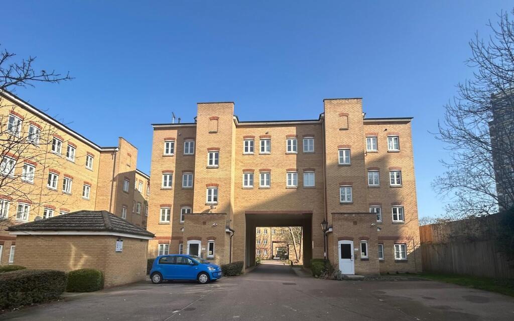1 bed 1st Floor Flat for rent in Romford. From Alternative Property Services